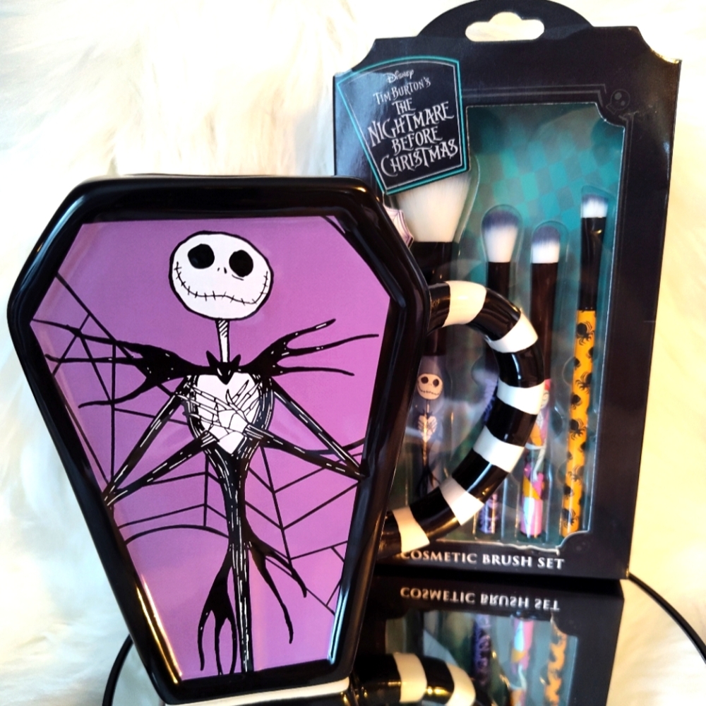 Disney Nightmare Before Christmas Coffin Mug Brush Holder With 4 Piece Brush Set